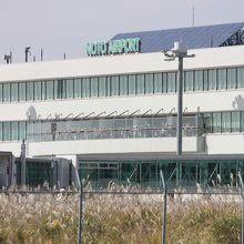 能登空港のターミナルビル。