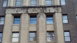 見事な帝冠建築