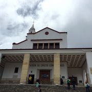 モンセラーテの丘の上に建つバジリカ教会