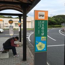 空港のバス乗り場