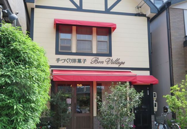 草薙では知られた洋菓子店