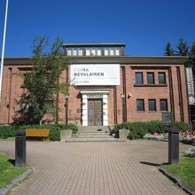 レンガのシンプルな建物