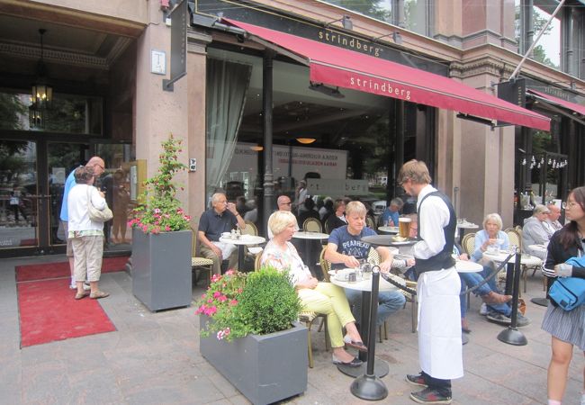 マリメッコカフェ（Marikahavila）はこのカフェの奥に