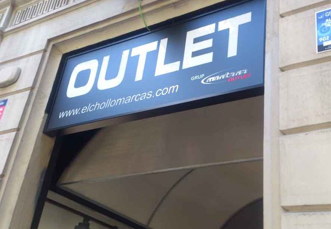 ヨーロッパの人気カジュアルブランドが揃う品揃え型のアウトレットショップ