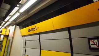 バルセロナゴシック地区の外れに位置するメトロＬ4の駅