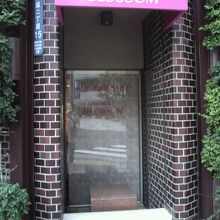 銀座ブロッサム中央会館レストランの入口です。中央区役所側です