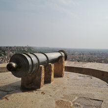 城壁に置かれた大砲