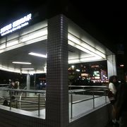 四条には電車の駅がたくさんあって離れているようです。