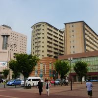 佐世保駅東口から見たホテルの建物（一番左側）