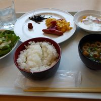 朝食付き。3日間ほぼ同じメニューですが