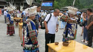 歓迎のお酒を振る舞うパフォーマンスが最高