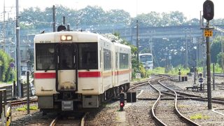 埼玉県唯一の非電化路線、関東平野の縁、山の中を走るのどかなローカル線