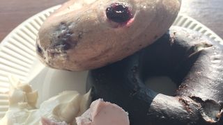 朝はベーグルの提供があります