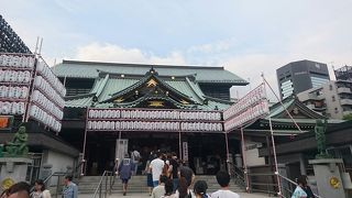 門前仲町駅が最寄り駅。にぎやかな深川不動堂。