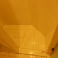 シャワールームかなり狭いです。