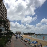 ホテルの目の前に海が広がります。この雰囲気いいですね。