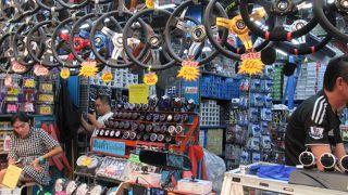 カー用品、ＰＣ、ＤＶＤ、工具など品揃えの良い市場