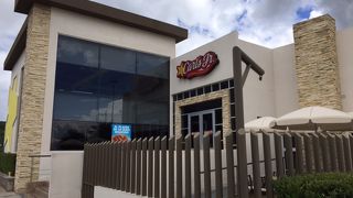 カールズ ジュニア (フリキージャ店)