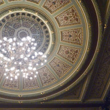 劇場内の天井