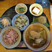 定食についてくる「ジーマミー豆腐」がおいしかった