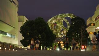 夜見るとイメージが変わりますねえ。