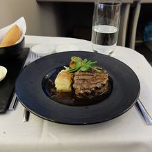 洋食のメインディッシュ（ステーキ）です。