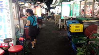 焼肉屋さんが集まる一角がありました