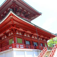 派手な外見以上に、中の仏様もすごい！