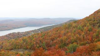 カナダの紅葉といえば、ここ