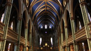 ここも青がきれいな聖堂でした