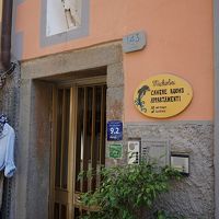 玄関。前はオープンカフェ。