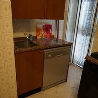 キッチンと裏窓。