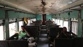 古さが目立つミャンマー国鉄