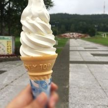 売店でソフトクリーム。２７０円。