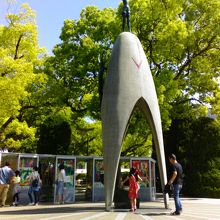 原爆資料館から少し北側にあります。