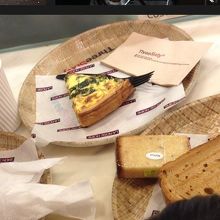 ついてたパウンドケーキがまたおいしかった！胡桃ね。