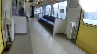 ドア近くにゴミ箱があった