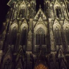 ライトアップされた大聖堂、夜の９時半ごろです