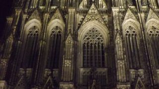 南ファサードにある広場ではクリスマスマーケットが開かれていました