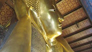 足の裏は修復中ですが見えました