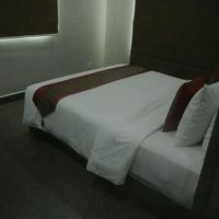 ベッドルーム。アジアンなインテリアが素敵です。広々しています