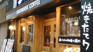 れんが通りにあるカフェです。