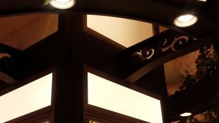 水のオブジェが涼やか