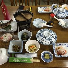 夕食は会場食で１８時から一斉配膳