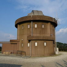 てっぺんにある天文台、兼プラネタリウム