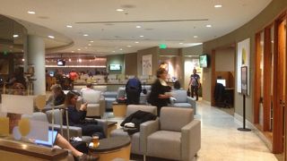 アメリカン航空、中南米方面ハブ空港のラウンジ