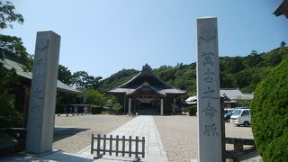 立派なしめ縄があります