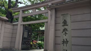 難波神社からすぐ