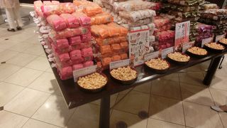 あられ、おかきが抜群だ