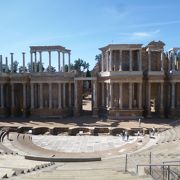 保存状態のよいローマ劇場
